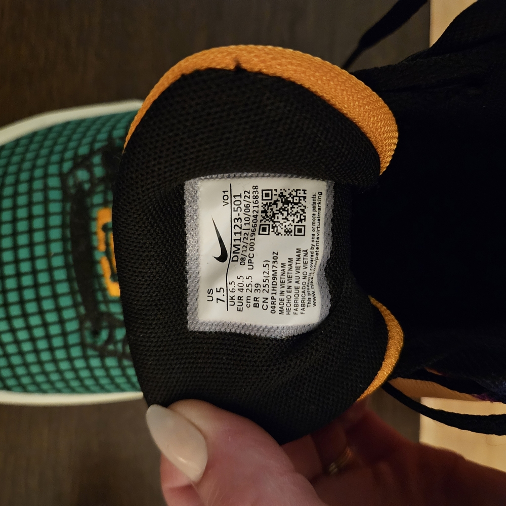 Nike Kids LeBron Shoes Like New 7.5 - Picture 5 of 5